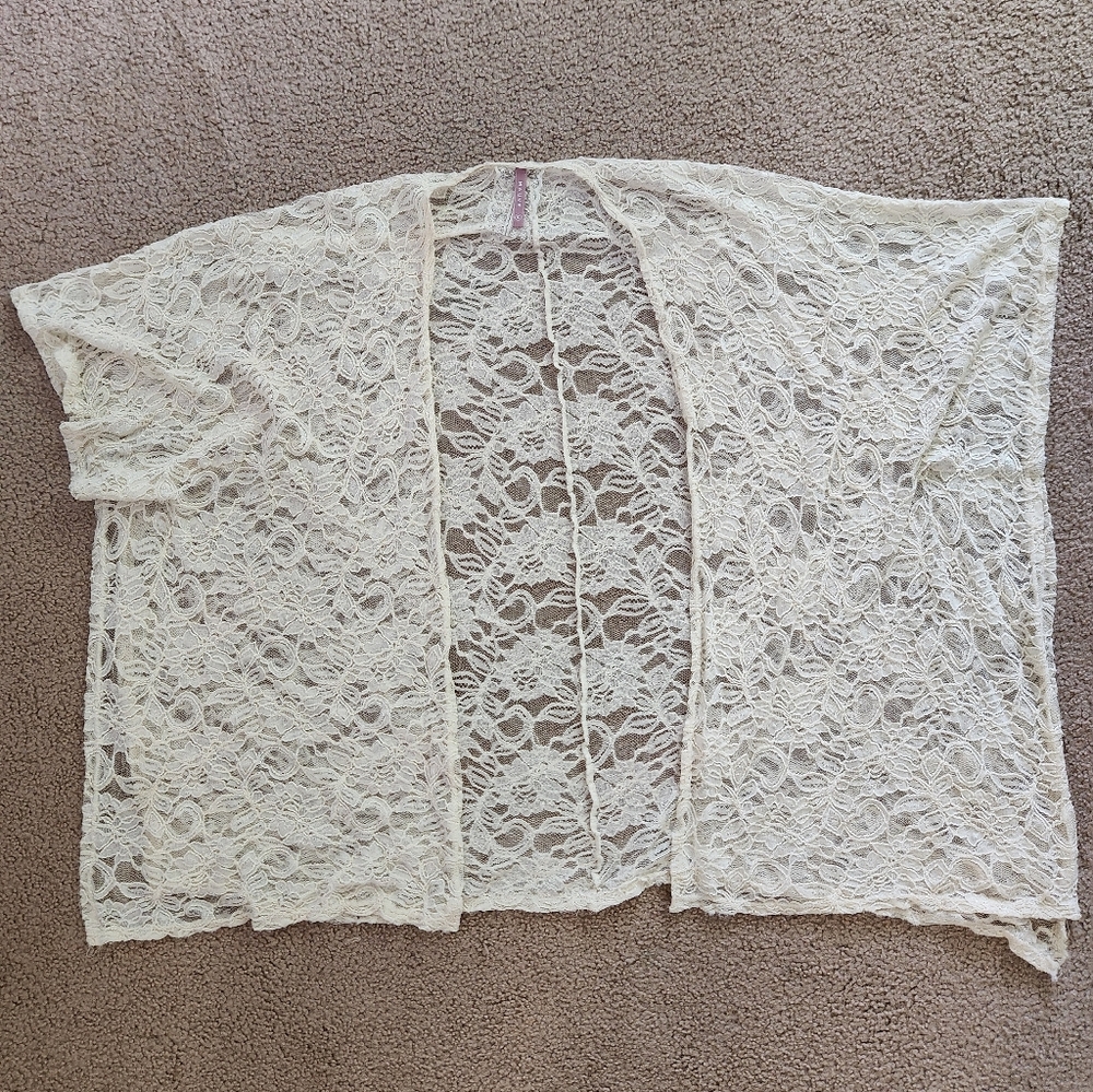 Mauve Delicate Lace Kimono in Cream